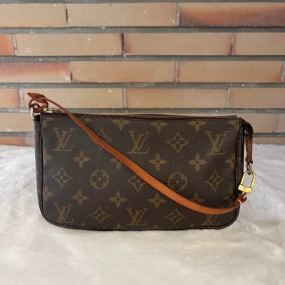 Louis Vuitton pochette accessoires monogram vintage SAC DE LUXE DE SECONDE MAIN AUTHENTIQUE CERTIFICAT D'AUTHENTICITE ENTRUPY. SAC DE LUXE D'OCCASION PAS CHER.