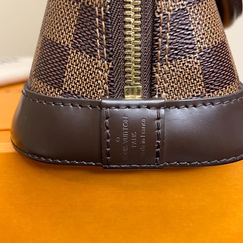 Louis Vuitton Alma BB authentique FULL SET SAC DE LUXE DE SECONDE MAIN AUTHENTIQUE CERTIFICAT D'AUTHENTICITE ENTRUPY. SAC DE LUXE D'OCCASION PAS CHER.