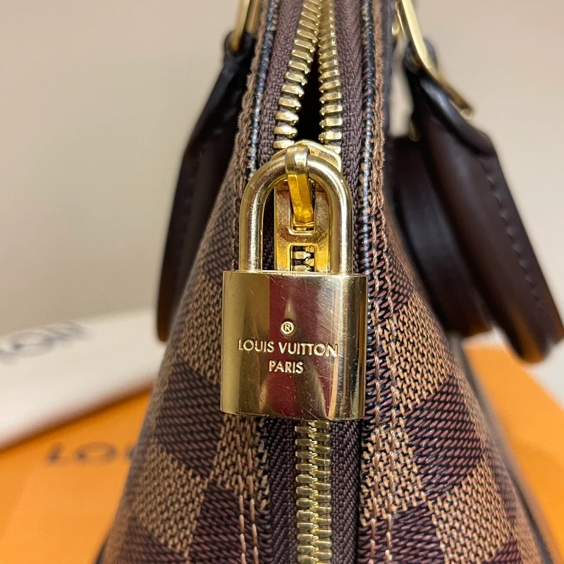Louis Vuitton Alma BB authentique FULL SET SAC DE LUXE DE SECONDE MAIN AUTHENTIQUE CERTIFICAT D'AUTHENTICITE ENTRUPY. SAC DE LUXE D'OCCASION PAS CHER.