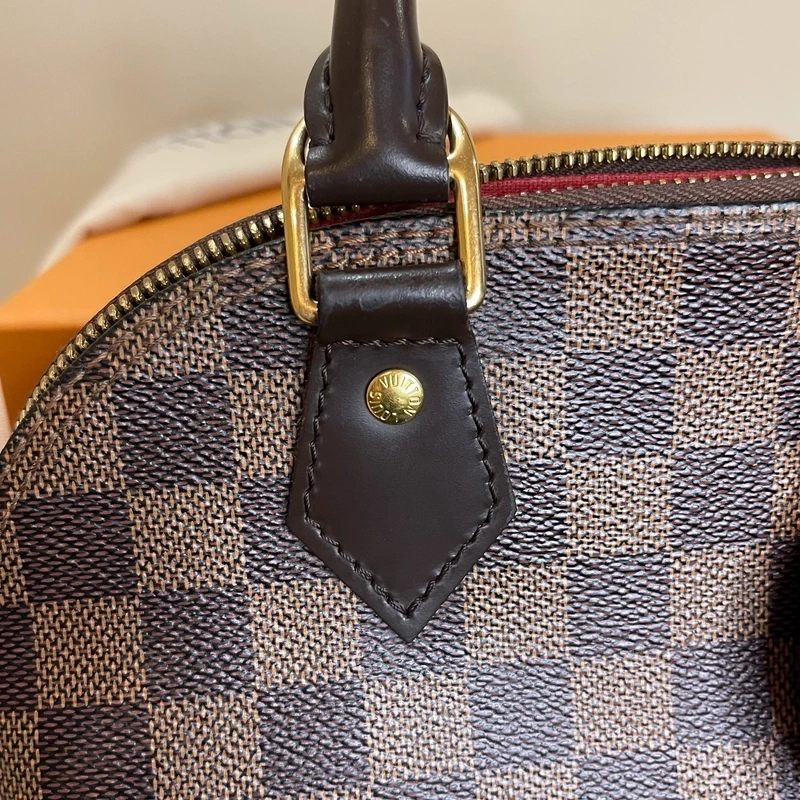 Louis Vuitton Alma BB authentique FULL SET SAC DE LUXE DE SECONDE MAIN AUTHENTIQUE CERTIFICAT D'AUTHENTICITE ENTRUPY. SAC DE LUXE D'OCCASION PAS CHER.