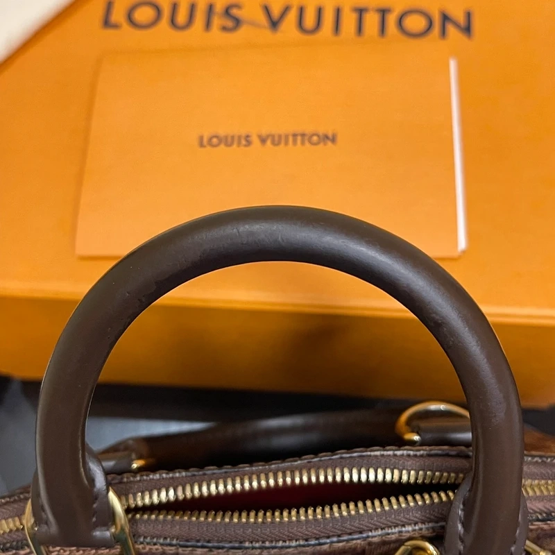 Louis Vuitton Alma BB authentique FULL SET SAC DE LUXE DE SECONDE MAIN AUTHENTIQUE CERTIFICAT D'AUTHENTICITE ENTRUPY. SAC DE LUXE D'OCCASION PAS CHER.