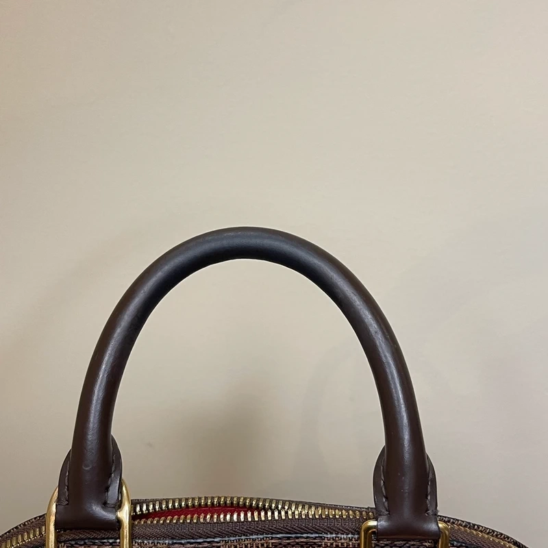 Louis Vuitton Alma BB authentique FULL SET SAC DE LUXE DE SECONDE MAIN AUTHENTIQUE CERTIFICAT D'AUTHENTICITE ENTRUPY. SAC DE LUXE D'OCCASION PAS CHER.