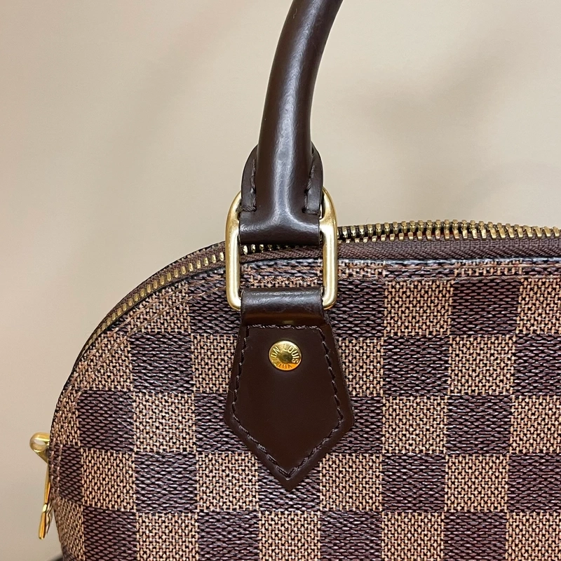 Louis Vuitton Alma BB authentique FULL SET SAC DE LUXE DE SECONDE MAIN AUTHENTIQUE CERTIFICAT D'AUTHENTICITE ENTRUPY. SAC DE LUXE D'OCCASION PAS CHER.