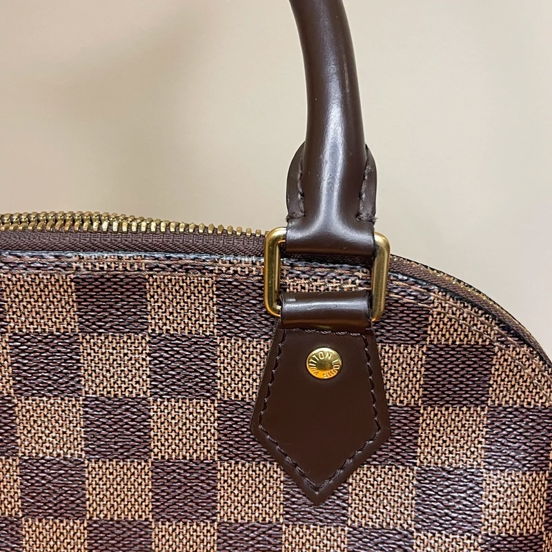 Louis Vuitton Alma BB authentique FULL SET SAC DE LUXE DE SECONDE MAIN AUTHENTIQUE CERTIFICAT D'AUTHENTICITE ENTRUPY. SAC DE LUXE D'OCCASION PAS CHER.