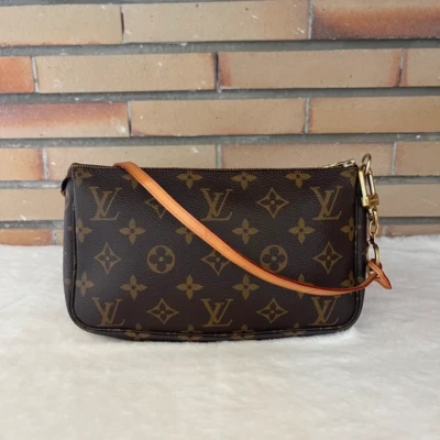Louis Vuitton pochette accessoires monogram vintage SAC DE LUXE DE SECONDE MAIN AUTHENTIQUE CERTIFICAT D'AUTHENTICITE ENTRUPY. SAC DE LUXE D'OCCASION PAS CHER.