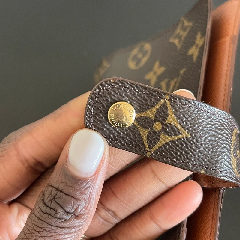 Louis Vuitton couverture pour agenda MM monogram LUXE DE SECONDE MAIN AUTHENTIQUE CERTIFICAT D'AUTHENTICITE ENTRUPY. SAC DE LUXE D'OCCASION PAS CHER.