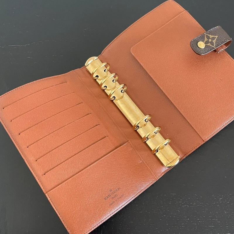 Louis Vuitton couverture pour agenda MM monogram LUXE DE SECONDE MAIN AUTHENTIQUE CERTIFICAT D'AUTHENTICITE ENTRUPY. SAC DE LUXE D'OCCASION PAS CHER.