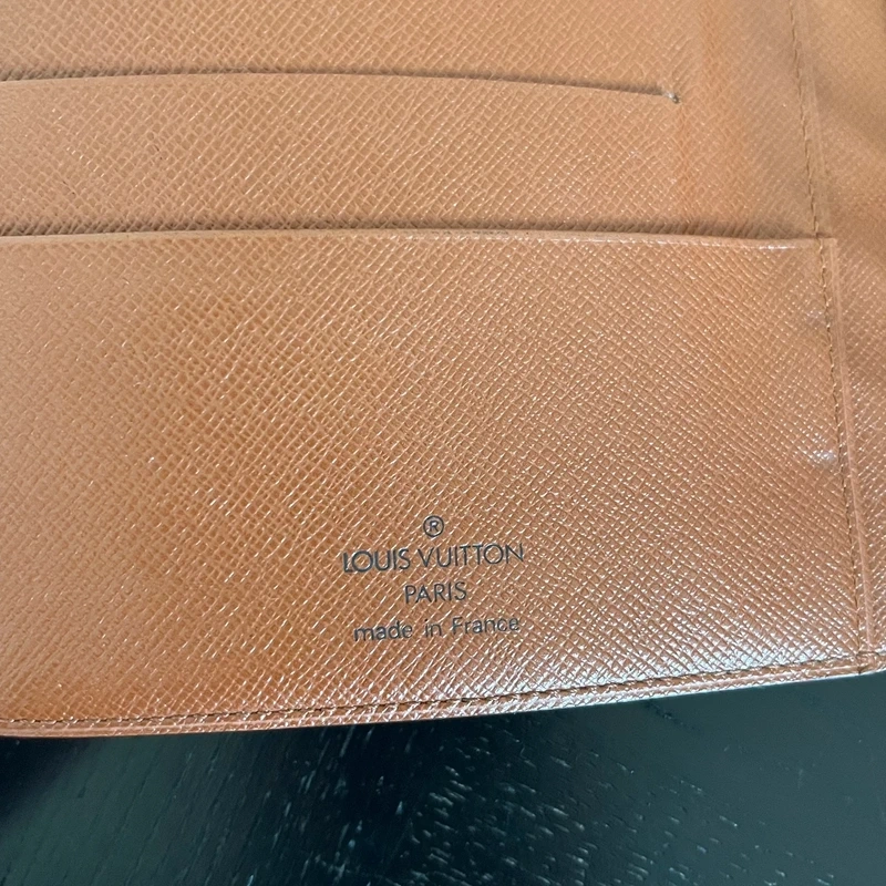 Louis Vuitton couverture pour agenda MM monogram LUXE DE SECONDE MAIN AUTHENTIQUE CERTIFICAT D'AUTHENTICITE ENTRUPY. SAC DE LUXE D'OCCASION PAS CHER.