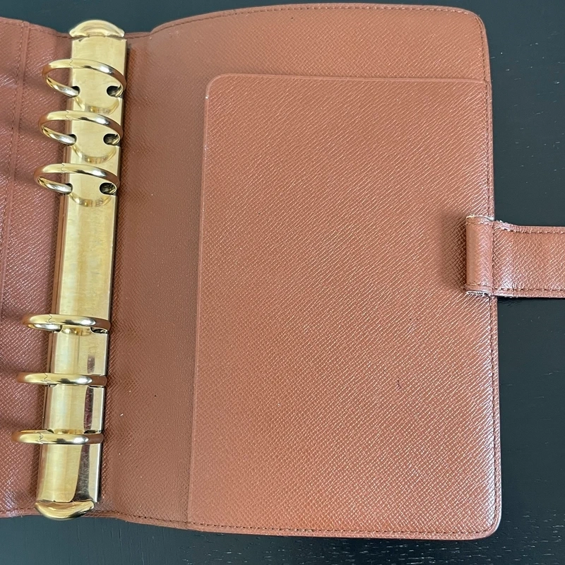 Louis Vuitton couverture pour agenda MM monogram LUXE DE SECONDE MAIN AUTHENTIQUE CERTIFICAT D'AUTHENTICITE ENTRUPY. SAC DE LUXE D'OCCASION PAS CHER.