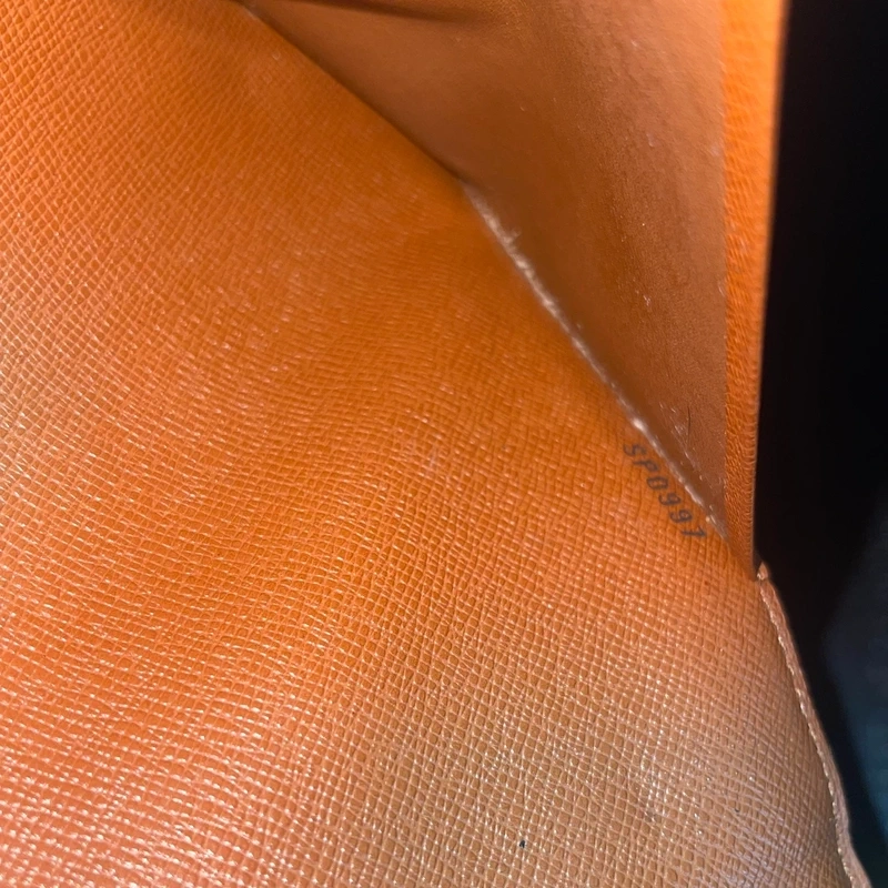 Louis Vuitton couverture pour agenda MM monogram LUXE DE SECONDE MAIN AUTHENTIQUE CERTIFICAT D'AUTHENTICITE ENTRUPY. SAC DE LUXE D'OCCASION PAS CHER.