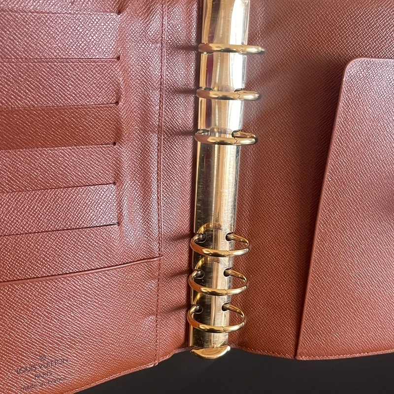 Louis Vuitton couverture pour agenda MM monogram LUXE DE SECONDE MAIN AUTHENTIQUE CERTIFICAT D'AUTHENTICITE ENTRUPY. SAC DE LUXE D'OCCASION PAS CHER.