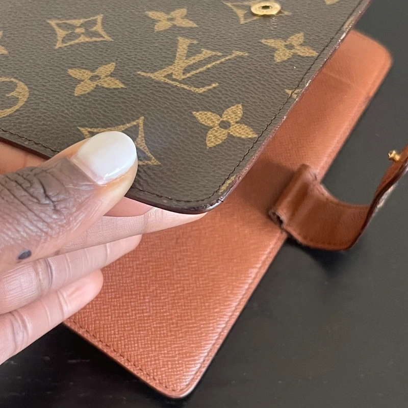 Louis Vuitton couverture pour agenda MM monogram LUXE DE SECONDE MAIN AUTHENTIQUE CERTIFICAT D'AUTHENTICITE ENTRUPY. SAC DE LUXE D'OCCASION PAS CHER.