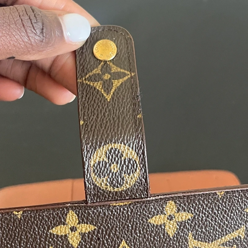 Louis Vuitton couverture pour agenda MM monogram LUXE DE SECONDE MAIN AUTHENTIQUE CERTIFICAT D'AUTHENTICITE ENTRUPY. SAC DE LUXE D'OCCASION PAS CHER.