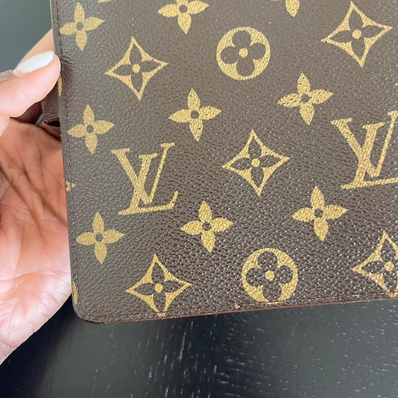 Louis Vuitton couverture pour agenda MM monogram LUXE DE SECONDE MAIN AUTHENTIQUE CERTIFICAT D'AUTHENTICITE ENTRUPY. SAC DE LUXE D'OCCASION PAS CHER.