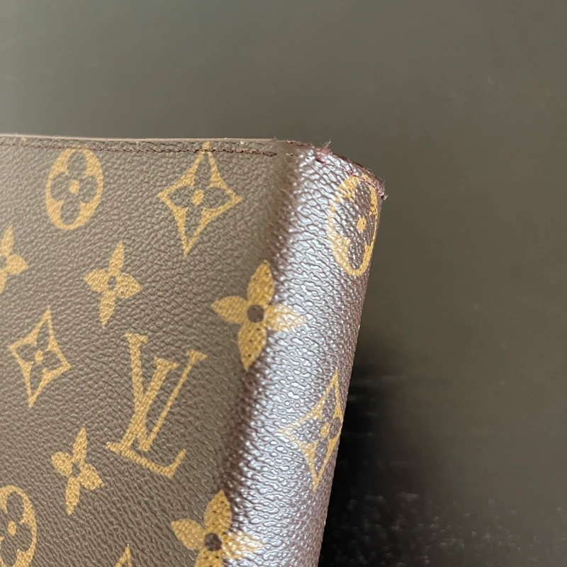 Louis Vuitton couverture pour agenda MM monogram LUXE DE SECONDE MAIN AUTHENTIQUE CERTIFICAT D'AUTHENTICITE ENTRUPY. SAC DE LUXE D'OCCASION PAS CHER.