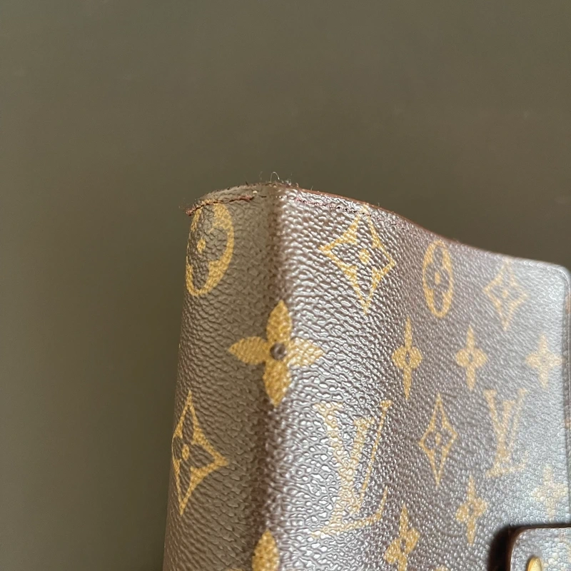 Louis Vuitton couverture pour agenda MM monogram LUXE DE SECONDE MAIN AUTHENTIQUE CERTIFICAT D'AUTHENTICITE ENTRUPY. SAC DE LUXE D'OCCASION PAS CHER.