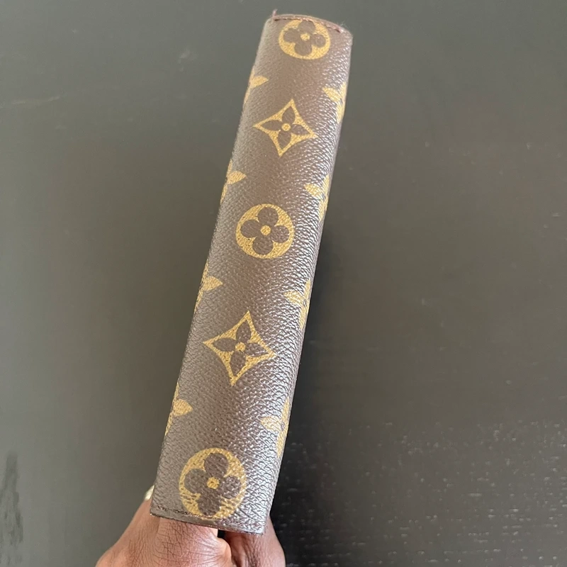 Louis Vuitton couverture pour agenda MM monogram LUXE DE SECONDE MAIN AUTHENTIQUE CERTIFICAT D'AUTHENTICITE ENTRUPY. SAC DE LUXE D'OCCASION PAS CHER.