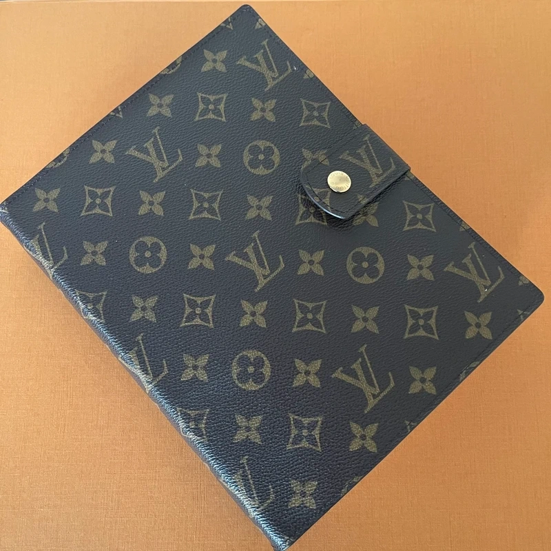 LOUIS VUITTON couverture pour agenda monogram GM LUXE DE SECONDE MAIN AUTHENTIQUE CERTIFICAT D'AUTHENTICITE ENTRUPY. SAC DE LUXE D'OCCASION PAS CHER LOUIS VUITTON FULL SET