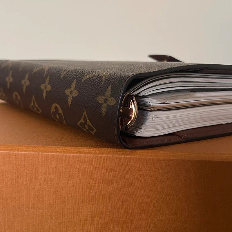 LOUIS VUITTON couverture pour agenda monogram GM LUXE DE SECONDE MAIN AUTHENTIQUE CERTIFICAT D'AUTHENTICITE ENTRUPY. SAC DE LUXE D'OCCASION PAS CHER LOUIS VUITTON FULL SET