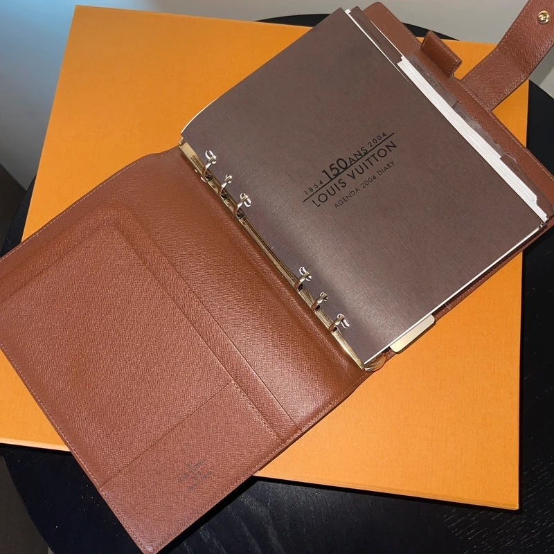 LOUIS VUITTON couverture pour agenda monogram GM LUXE DE SECONDE MAIN AUTHENTIQUE CERTIFICAT D'AUTHENTICITE ENTRUPY. SAC DE LUXE D'OCCASION PAS CHER LOUIS VUITTON FULL SET