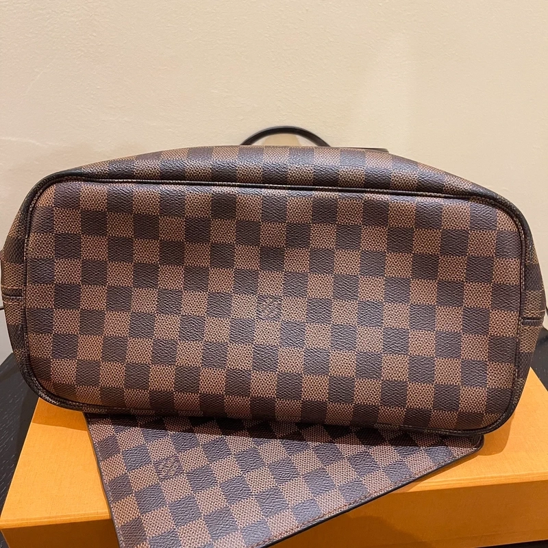 LOUIS VUITTON neverfull MM damier ébène LUXE DE SECONDE MAIN AUTHENTIQUE CERTIFICAT D'AUTHENTICITE ENTRUPY. SAC DE LUXE D'OCCASION PAS CHER LOUIS VUITTON FULL SET