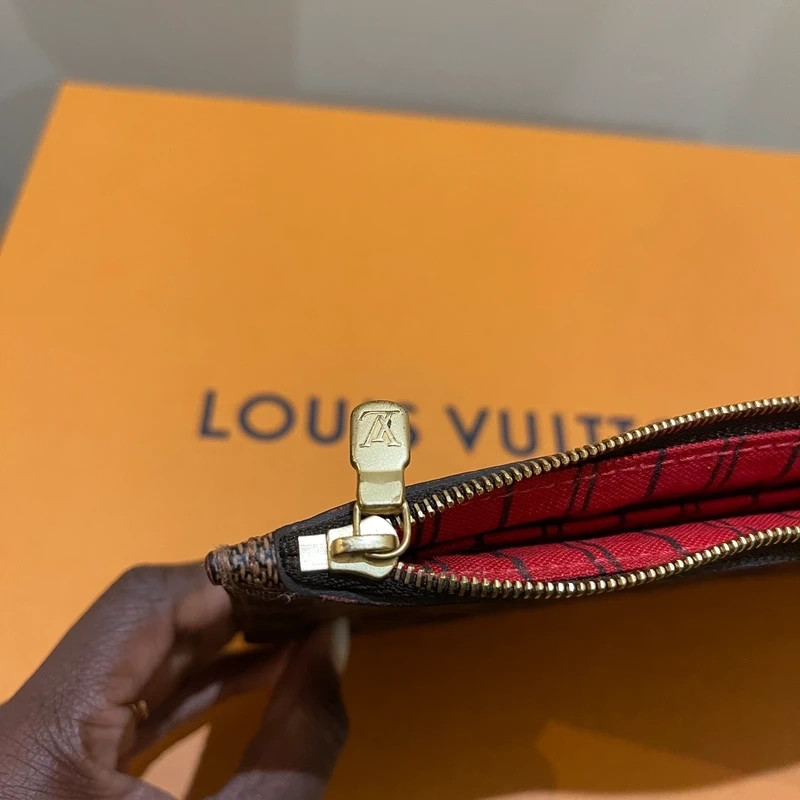 LOUIS VUITTON neverfull MM damier ébène LUXE DE SECONDE MAIN AUTHENTIQUE CERTIFICAT D'AUTHENTICITE ENTRUPY. SAC DE LUXE D'OCCASION PAS CHER LOUIS VUITTON FULL SET