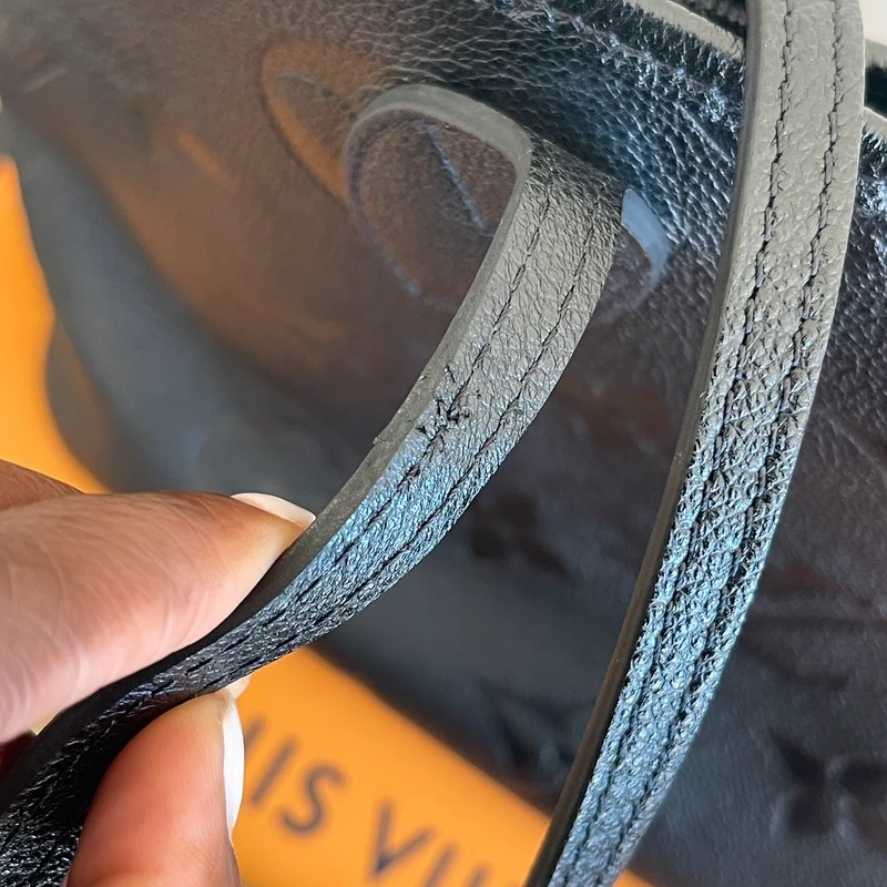 LOUIS VUITTON neverfull MM en cuir empreinte monogram noir SAC DE LUXE DE SECONDE MAIN AUTHENTIQUE CERTIFICAT D'AUTHENTICITE ENTRUPY. SAC DE LUXE D'OCCASION PAS CHER LOUIS VUITTON FULL SET