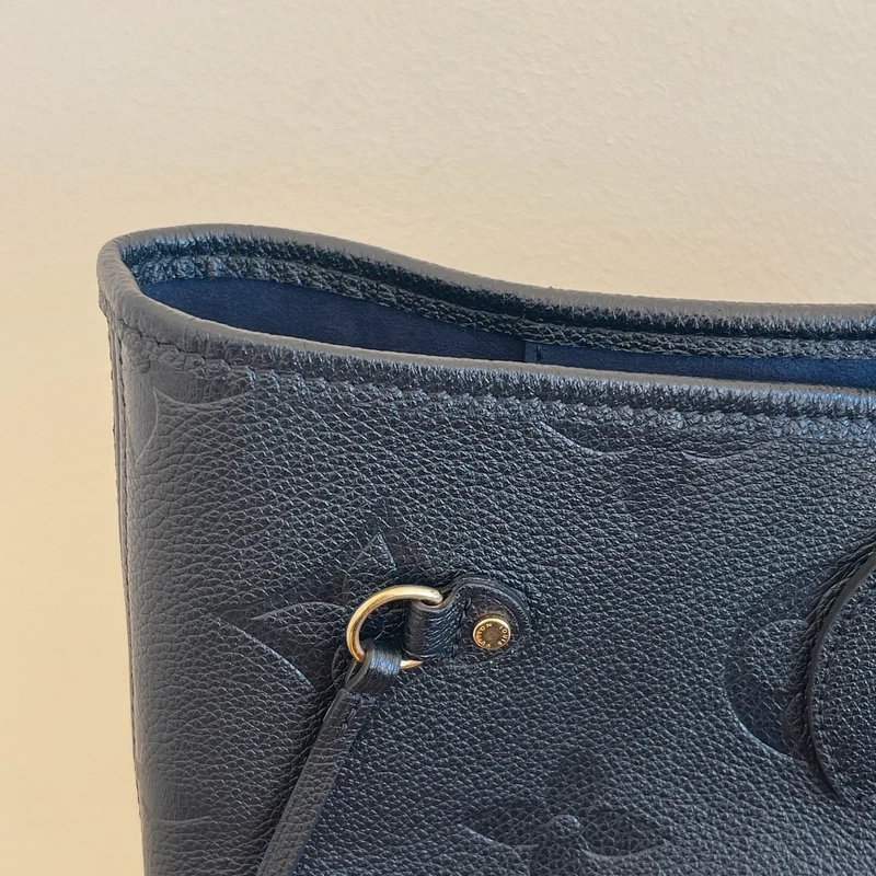 LOUIS VUITTON neverfull MM en cuir empreinte monogram noir SAC DE LUXE DE SECONDE MAIN AUTHENTIQUE CERTIFICAT D'AUTHENTICITE ENTRUPY. SAC DE LUXE D'OCCASION PAS CHER LOUIS VUITTON FULL SET