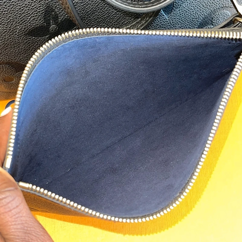 LOUIS VUITTON neverfull MM en cuir empreinte monogram noir SAC DE LUXE DE SECONDE MAIN AUTHENTIQUE CERTIFICAT D'AUTHENTICITE ENTRUPY. SAC DE LUXE D'OCCASION PAS CHER LOUIS VUITTON FULL SET