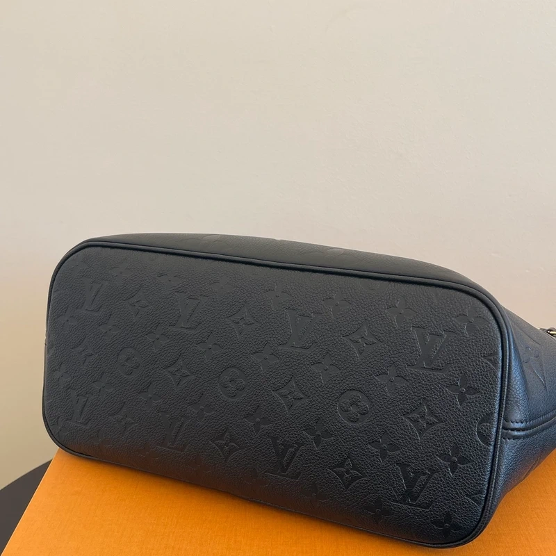 LOUIS VUITTON neverfull MM en cuir empreinte monogram noir SAC DE LUXE DE SECONDE MAIN AUTHENTIQUE CERTIFICAT D'AUTHENTICITE ENTRUPY. SAC DE LUXE D'OCCASION PAS CHER LOUIS VUITTON FULL SET