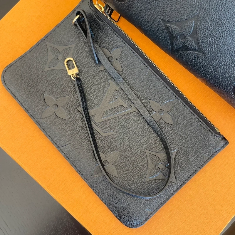 LOUIS VUITTON neverfull MM en cuir empreinte monogram noir SAC DE LUXE DE SECONDE MAIN AUTHENTIQUE CERTIFICAT D'AUTHENTICITE ENTRUPY. SAC DE LUXE D'OCCASION PAS CHER LOUIS VUITTON FULL SET