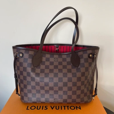 LOUIS VUITTON neverfull PM damier ébène LOUIS VUITTON couverture pour agenda monogram GM LUXE DE SECONDE MAIN AUTHENTIQUE CERTIFICAT D'AUTHENTICITE ENTRUPY. SAC DE LUXE D'OCCASION PAS CHER LOUIS VUITTON FULL SET