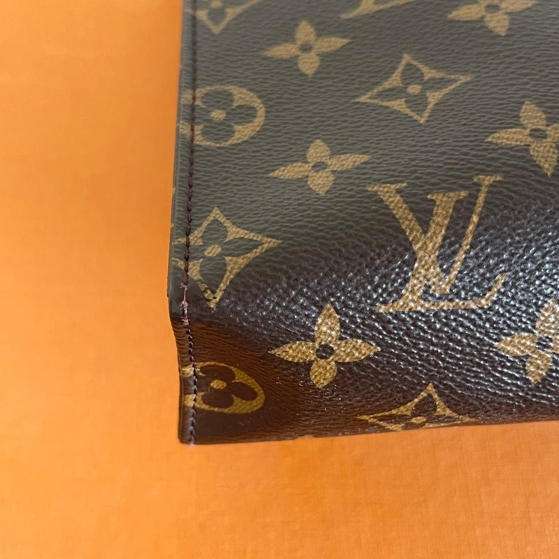 LOUIS VUITTON poche toilette 26 Monogram SAC DE LUXE DE SECONDE MAIN AUTHENTIQUE CERTIFICAT D'AUTHENTICITE ENTRUPY. SAC DE LUXE D'OCCASION PAS CHER