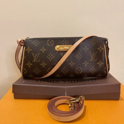 LOUIS VUITTON pochette EVA en toile monogram 1