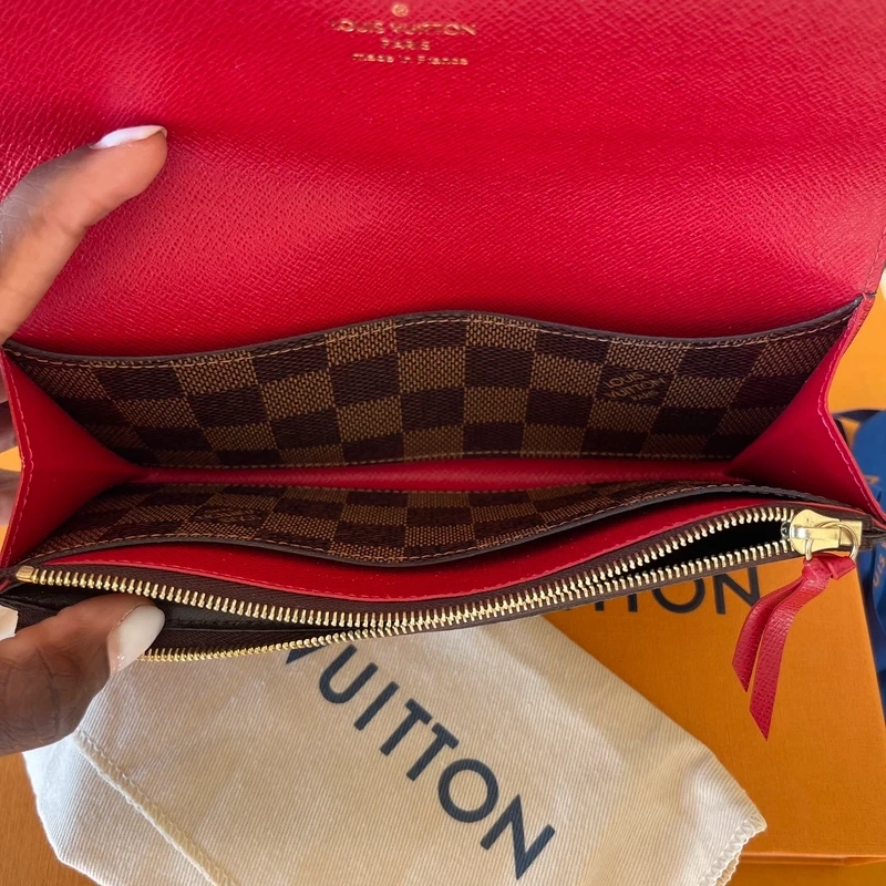 LOUIS VUITTON portefeuille Emilie damier ébène LUXE DE SECONDE MAIN AUTHENTIQUE CERTIFICAT D'AUTHENTICITE ENTRUPY. PORTEFEUILLE DE LUXE D'OCCASION PAS CHER