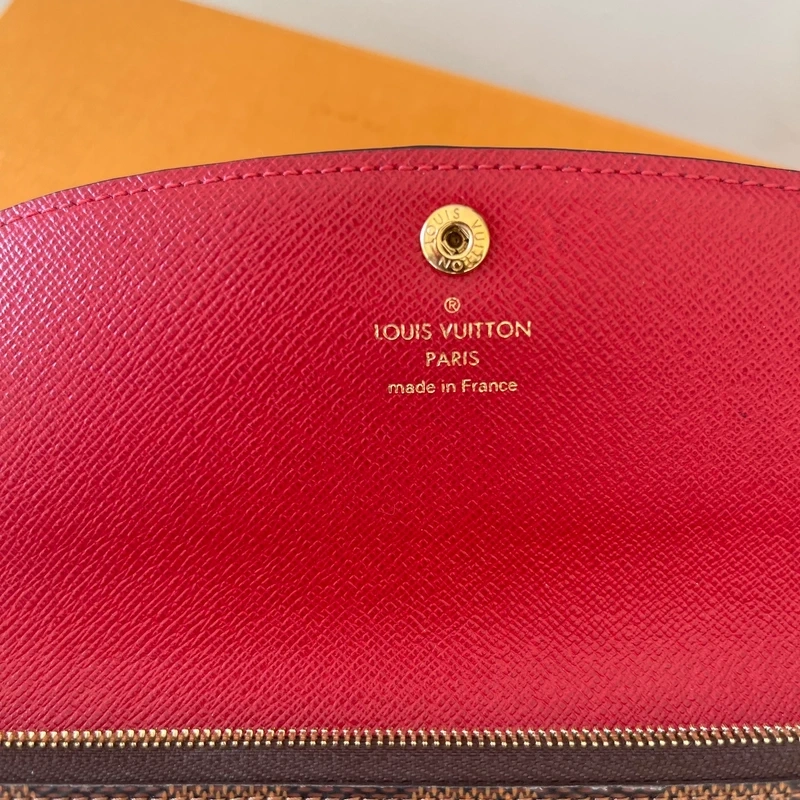 LOUIS VUITTON portefeuille Emilie damier ébène LUXE DE SECONDE MAIN AUTHENTIQUE CERTIFICAT D'AUTHENTICITE ENTRUPY. PORTEFEUILLE DE LUXE D'OCCASION PAS CHER