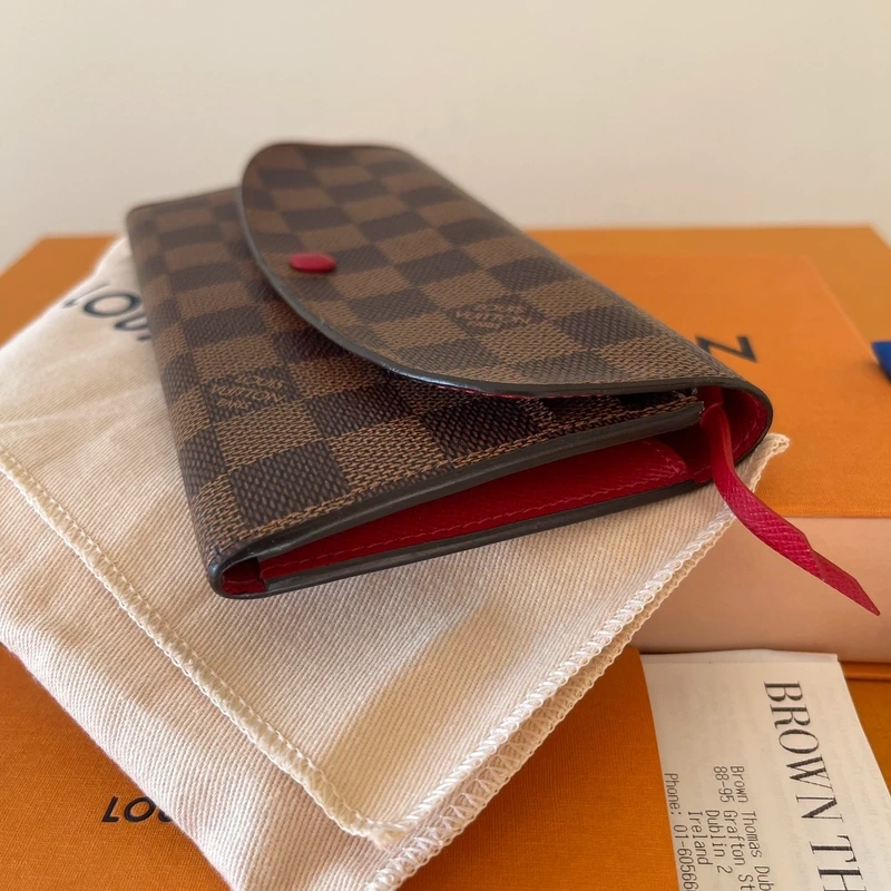 LOUIS VUITTON portefeuille Emilie damier ébène LUXE DE SECONDE MAIN AUTHENTIQUE CERTIFICAT D'AUTHENTICITE ENTRUPY. PORTEFEUILLE DE LUXE D'OCCASION PAS CHER