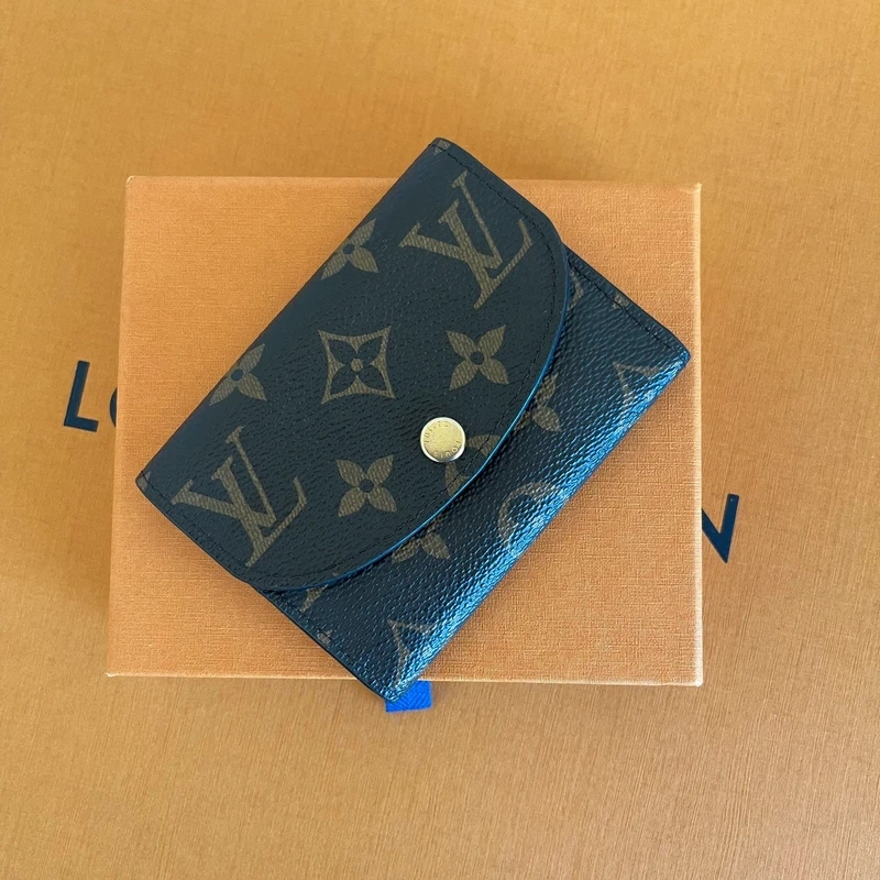 LOUIS VUITTON portefuille Rosalie Monogram SAC DE LUXE DE SECONDE MAIN AUTHENTIQUE CERTIFICAT D'AUTHENTICITE ENTRUPY. SAC DE LUXE D'OCCASION PAS CHER LOUIS VUITTON FULL SET