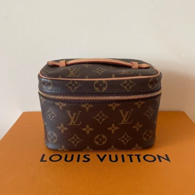 LOUIS VUITTON vanity case Nice mini monogram SAC DE LUXE DE SECONDE MAIN AUTHENTIQUE CERTIFICAT D'AUTHENTICITE ENTRUPY. SAC DE LUXE D'OCCASION PAS CHER