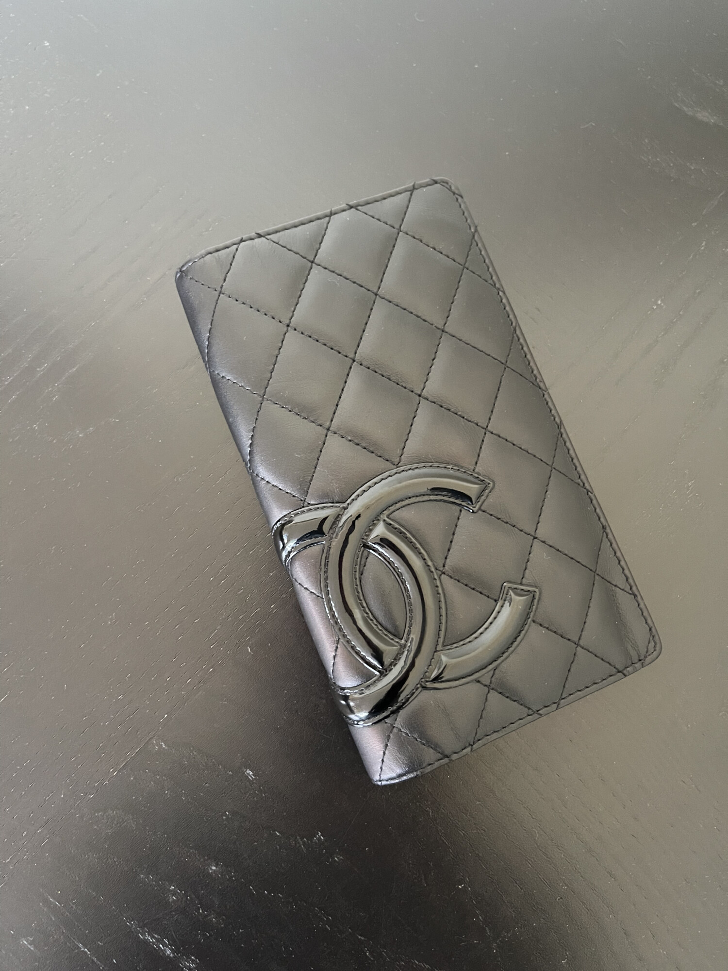 CHANEL portefeuille Cambon noir. LUXE DE SECONDE MAIN AUTHENTIQUE. CHANEL CLASSIQUE. CHANEL VINTAGE