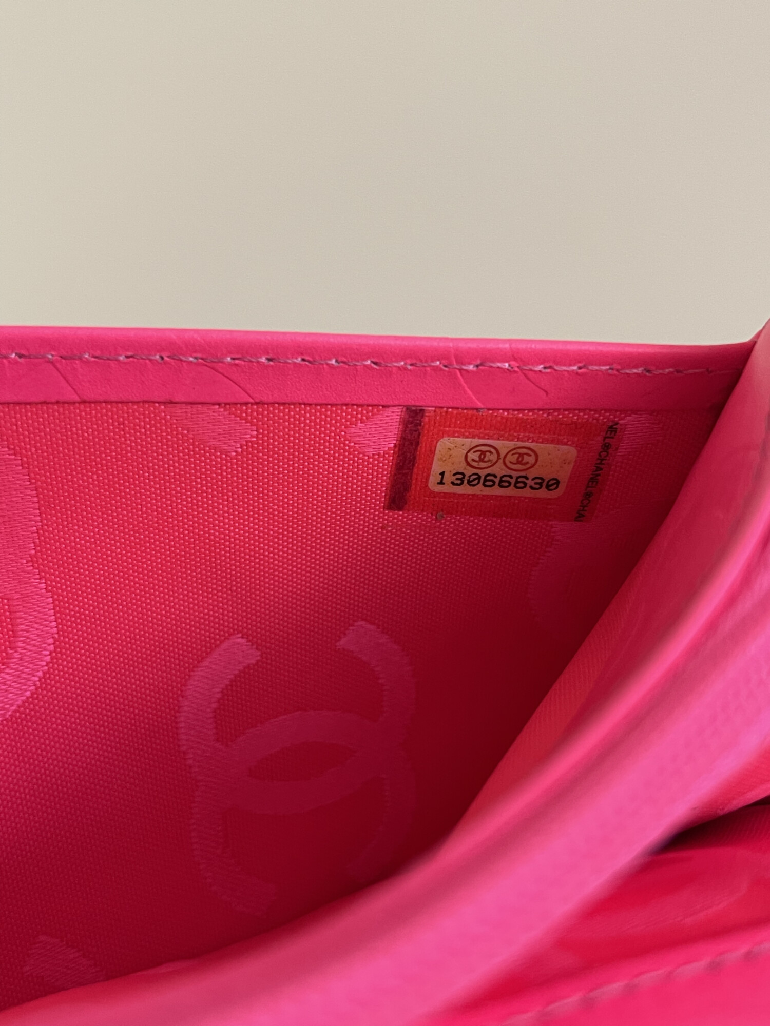CHANEL portefeuille Cambon noir. LUXE DE SECONDE MAIN AUTHENTIQUE. CHANEL CLASSIQUE. CHANEL VINTAGE