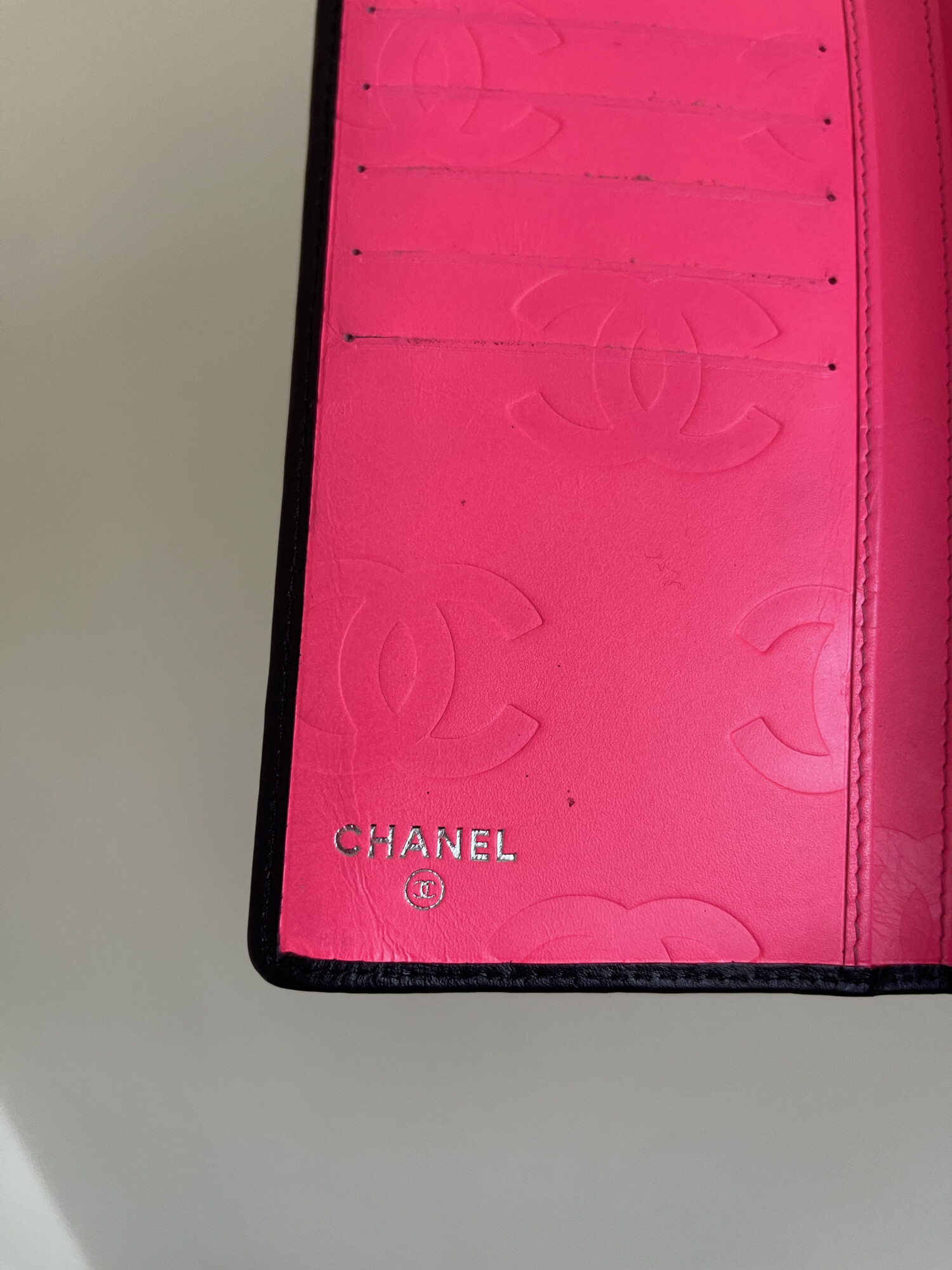 CHANEL portefeuille Cambon noir. LUXE DE SECONDE MAIN AUTHENTIQUE. CHANEL CLASSIQUE. CHANEL VINTAGE