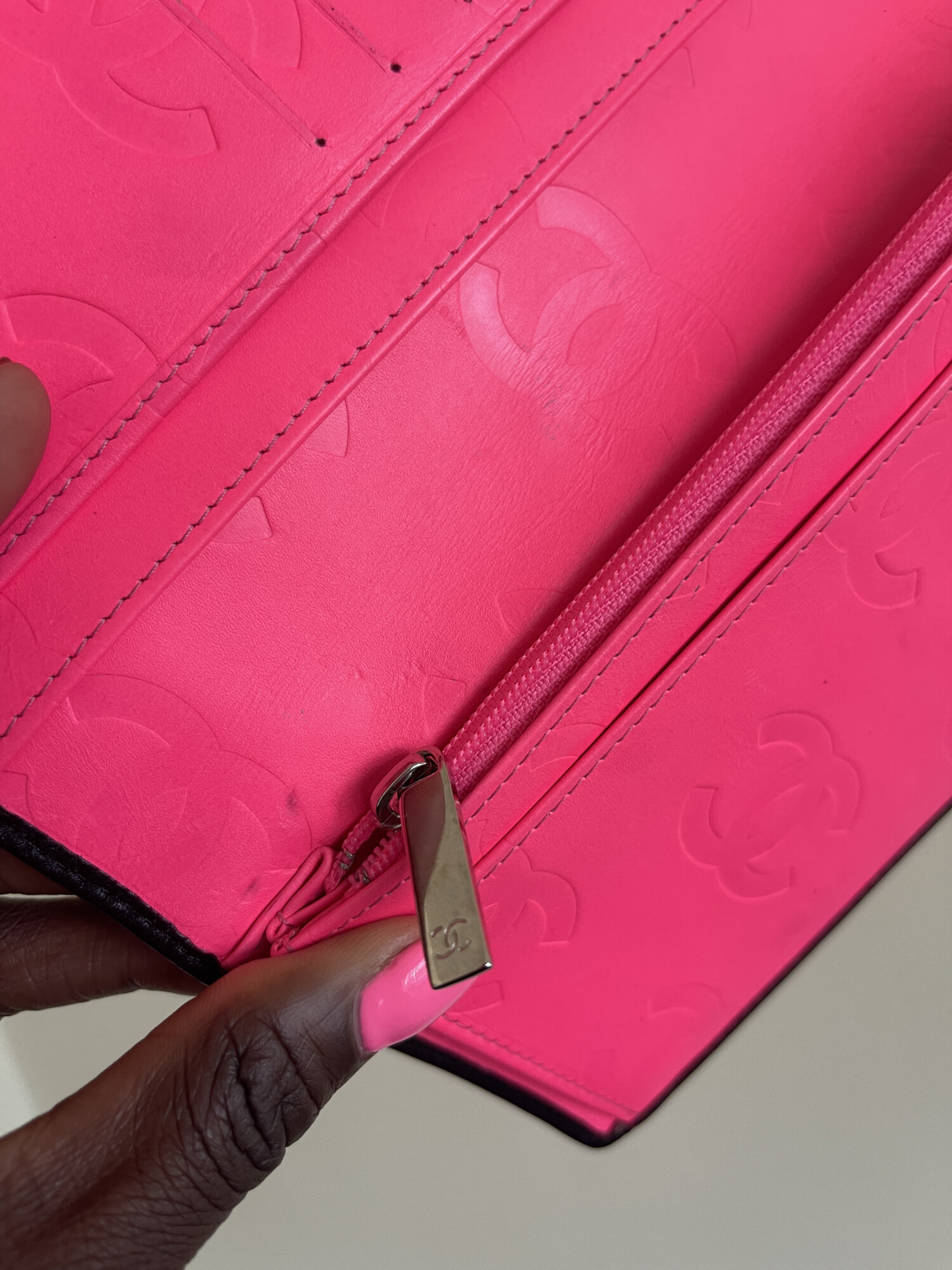 CHANEL portefeuille Cambon noir. LUXE DE SECONDE MAIN AUTHENTIQUE. CHANEL CLASSIQUE. CHANEL VINTAGE