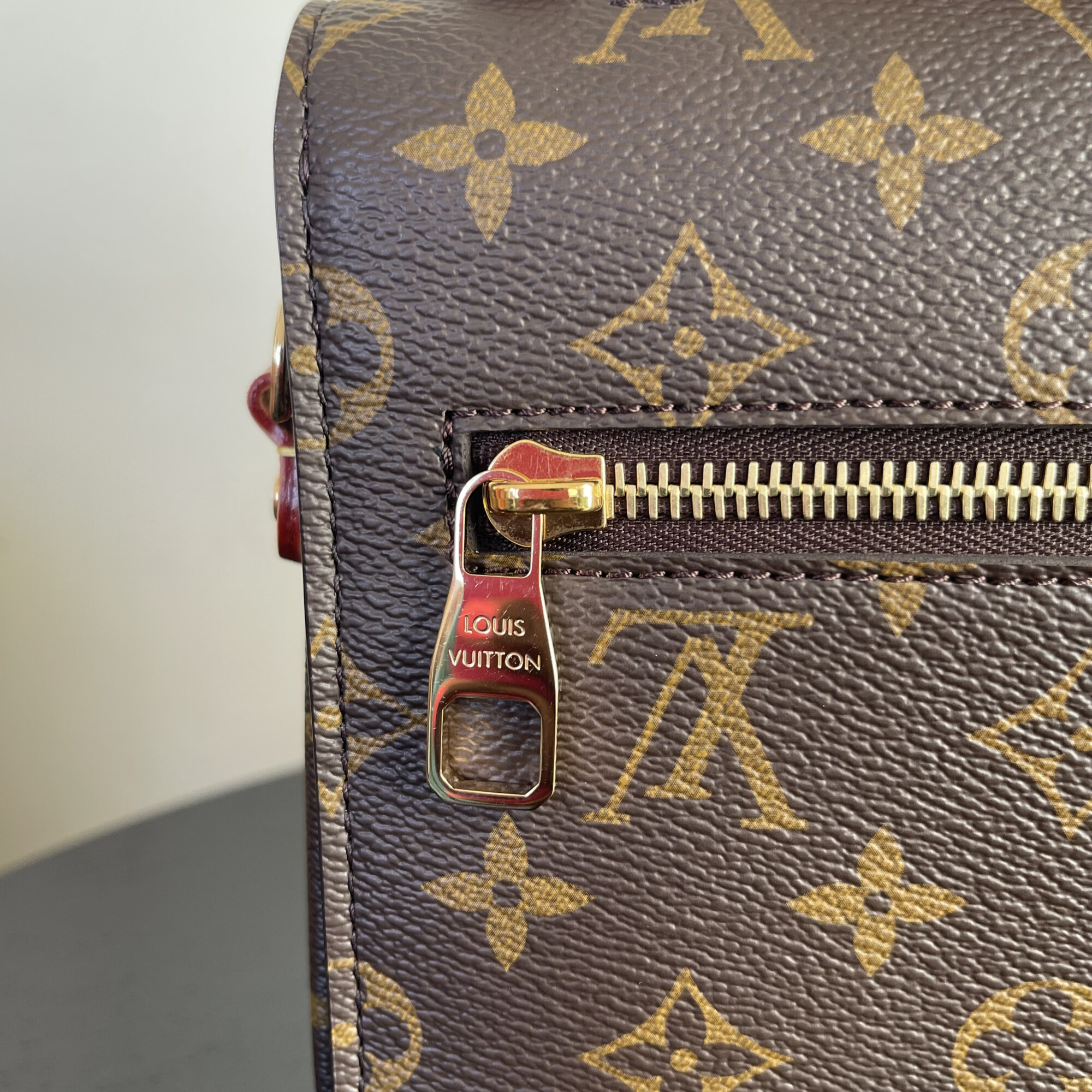 Louis Vuitton Métis monogram LUXE DE SECONDE MAIN AUTHENTIQUE CERTIFICAT D'AUTHENTICITE ENTRUPY. SAC DE LUXE D'OCCASION PAS CHER LOUIS VUITTON FULL SET