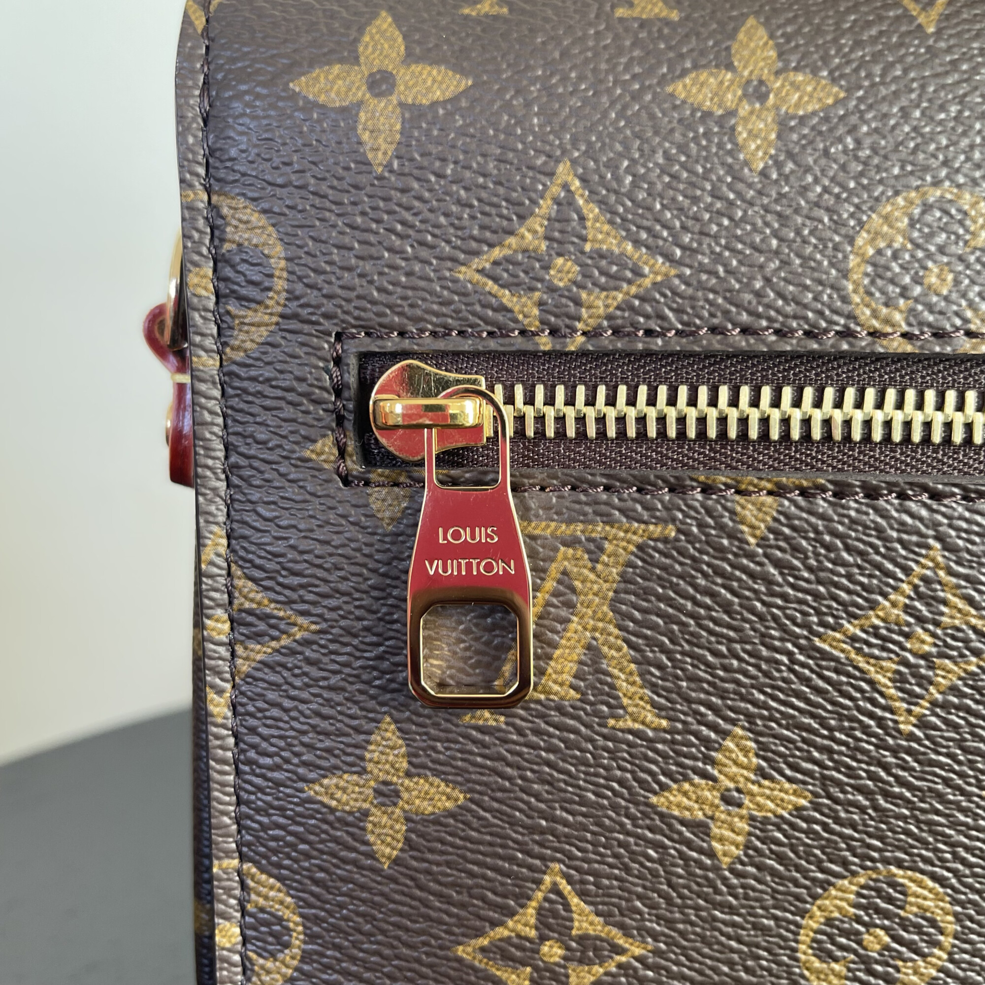 Louis Vuitton Métis monogram LUXE DE SECONDE MAIN AUTHENTIQUE CERTIFICAT D'AUTHENTICITE ENTRUPY. SAC DE LUXE D'OCCASION PAS CHER LOUIS VUITTON FULL SET