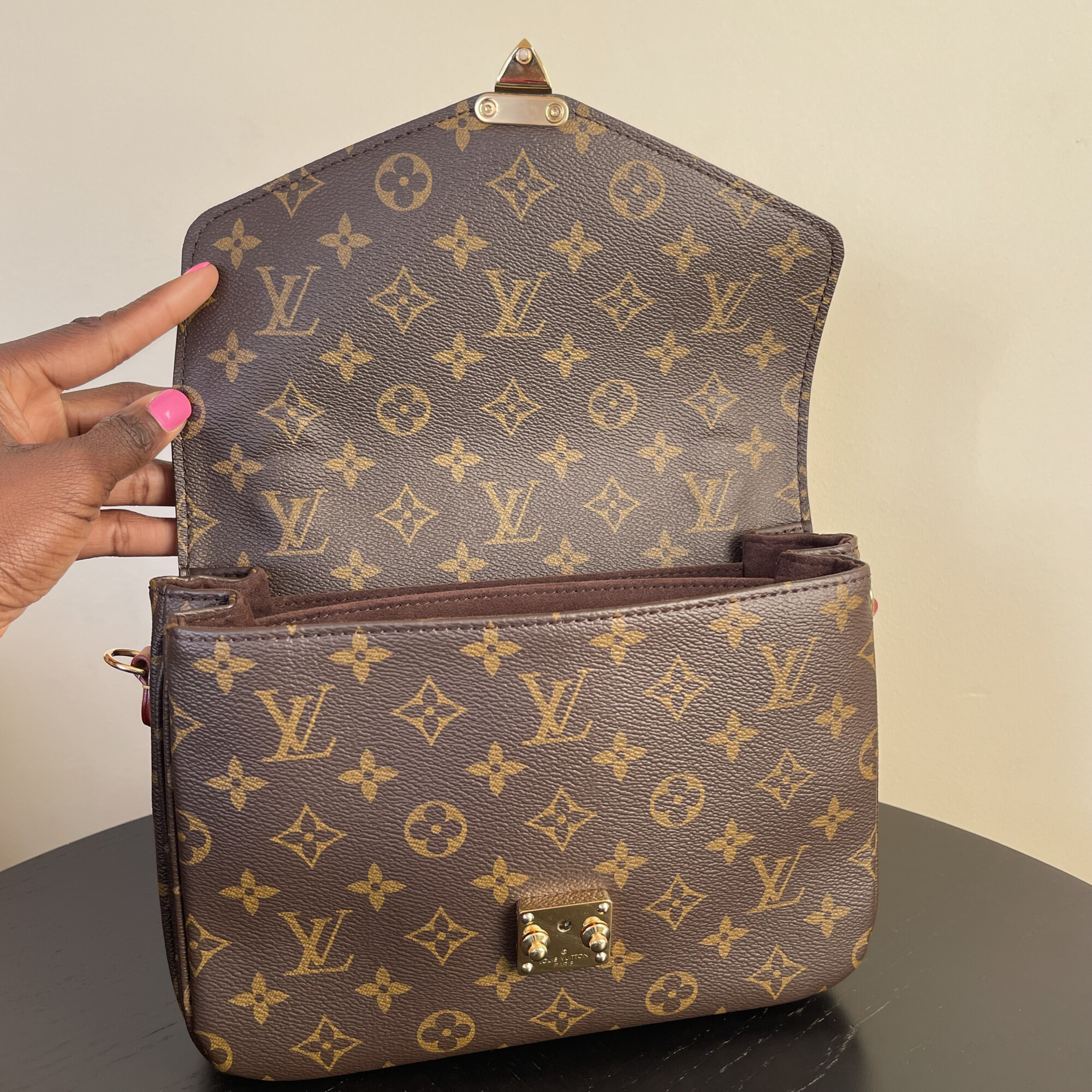 Louis Vuitton Métis monogram LUXE DE SECONDE MAIN AUTHENTIQUE CERTIFICAT D'AUTHENTICITE ENTRUPY. SAC DE LUXE D'OCCASION PAS CHER LOUIS VUITTON FULL SET
