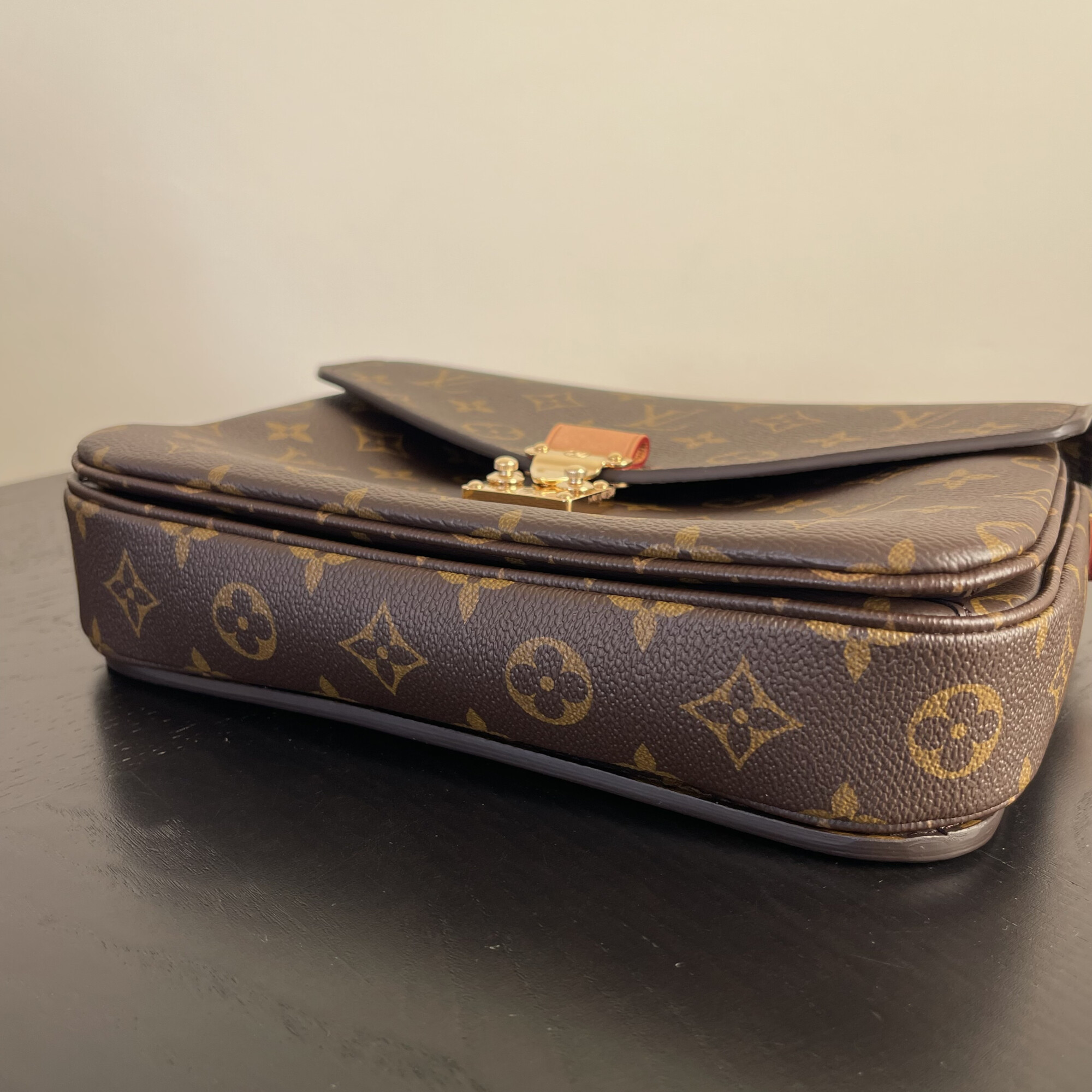 Louis Vuitton Métis monogram LUXE DE SECONDE MAIN AUTHENTIQUE CERTIFICAT D'AUTHENTICITE ENTRUPY. SAC DE LUXE D'OCCASION PAS CHER LOUIS VUITTON FULL SET