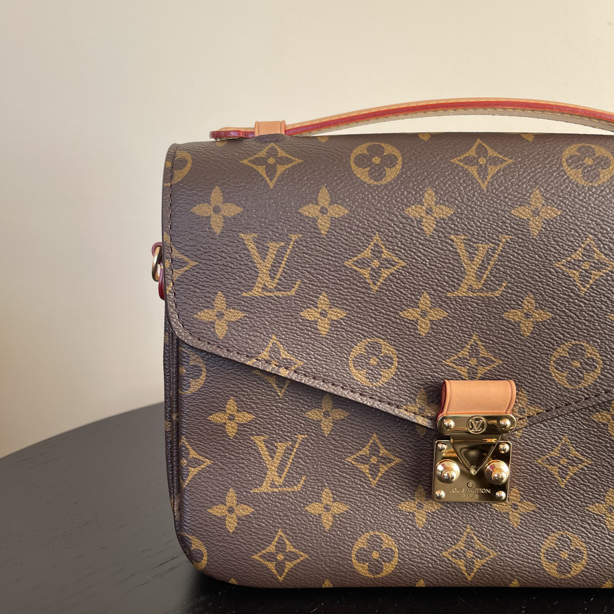 Louis Vuitton Métis monogram LUXE DE SECONDE MAIN AUTHENTIQUE CERTIFICAT D'AUTHENTICITE ENTRUPY. SAC DE LUXE D'OCCASION PAS CHER LOUIS VUITTON FULL SET