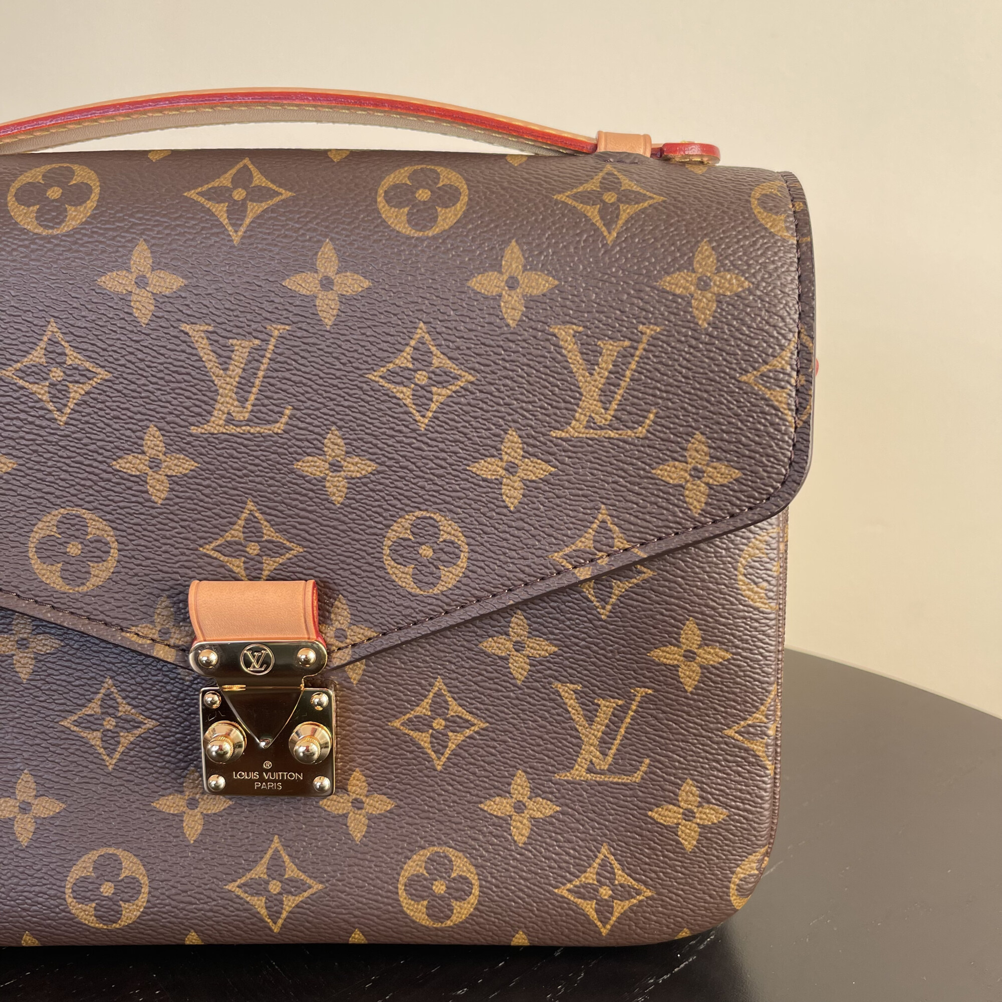 Louis Vuitton Métis monogram LUXE DE SECONDE MAIN AUTHENTIQUE CERTIFICAT D'AUTHENTICITE ENTRUPY. SAC DE LUXE D'OCCASION PAS CHER LOUIS VUITTON FULL SET