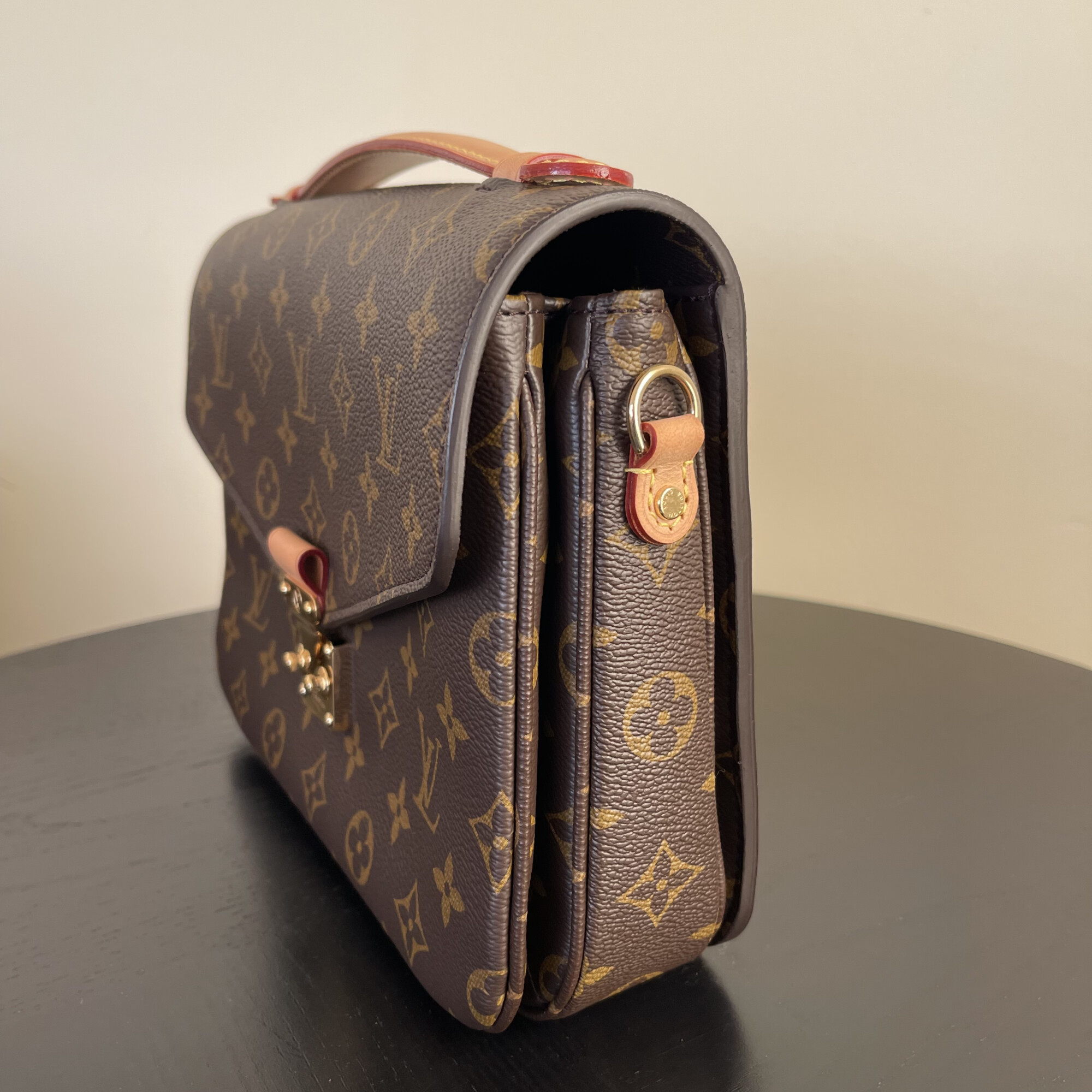 Louis Vuitton Métis monogram LUXE DE SECONDE MAIN AUTHENTIQUE CERTIFICAT D'AUTHENTICITE ENTRUPY. SAC DE LUXE D'OCCASION PAS CHER LOUIS VUITTON FULL SET